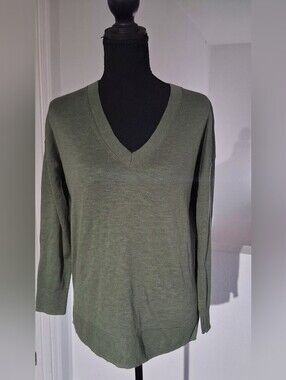 NWOT-Olive V-Neck Women's Sweater